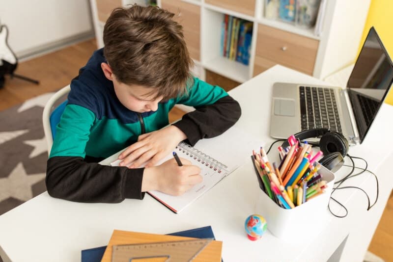 Student receiving personalised support during an online lesson
